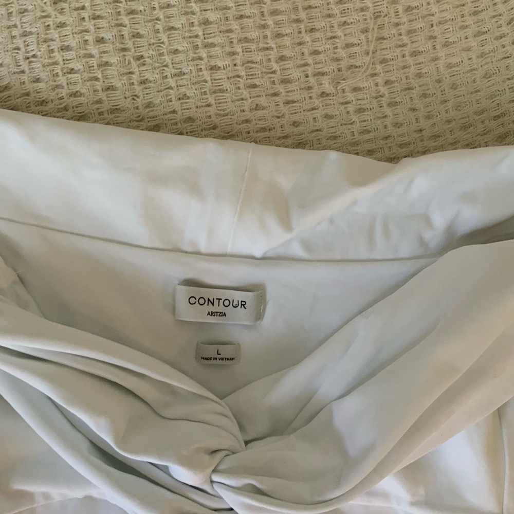NWT Aritzia Contour Twist Off Shoulder White Top Babaton Blouse Going Out - Picture 4 of 8